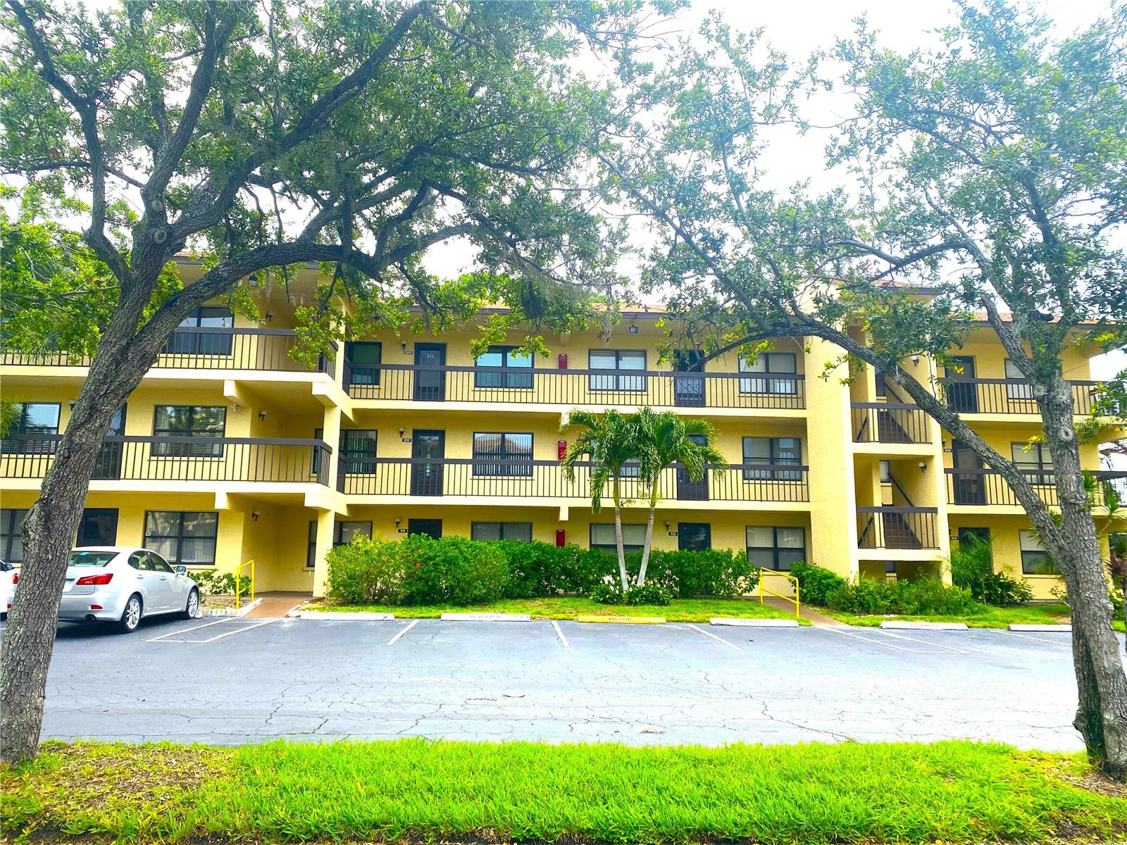 425 30th Ave W #C211, Bradenton, FL 34205