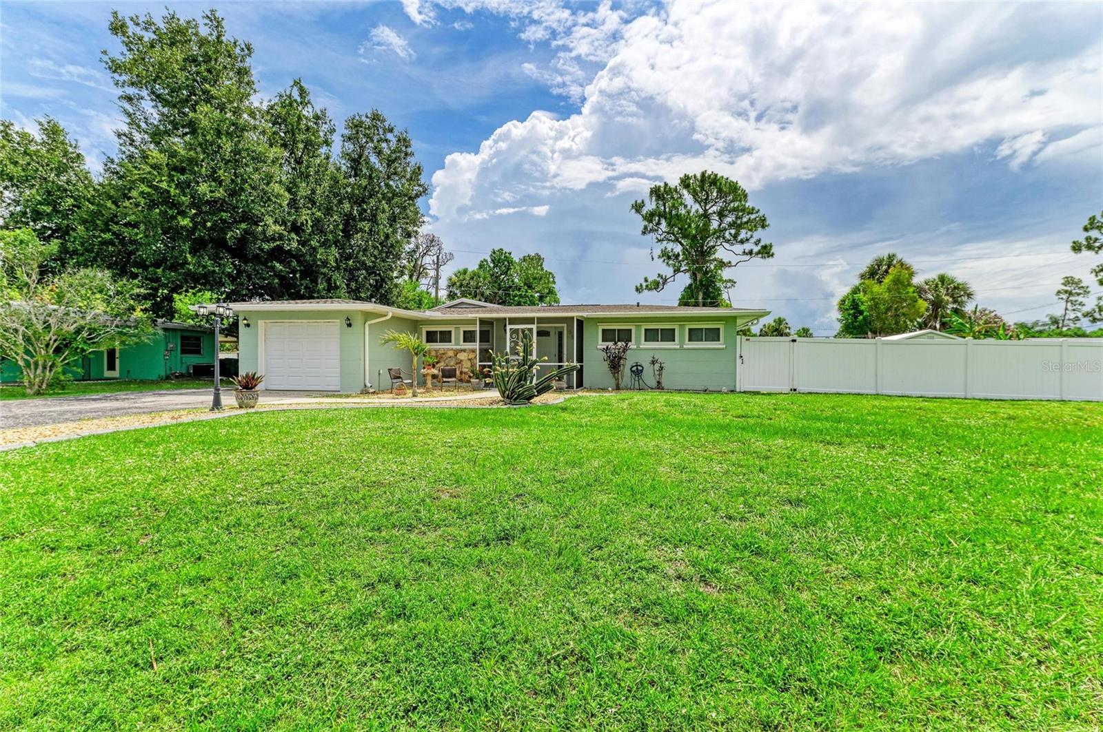 557 Reading St Nw, Port Charlotte, FL 33952