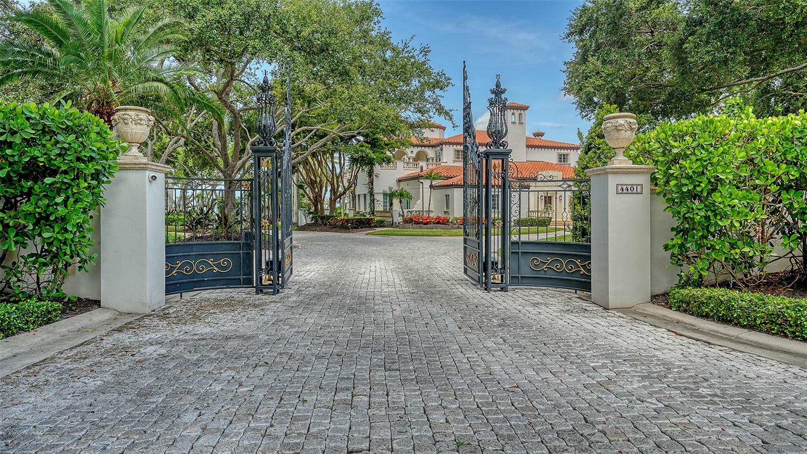4423 Bay Shore Rd, Sarasota, FL 34234