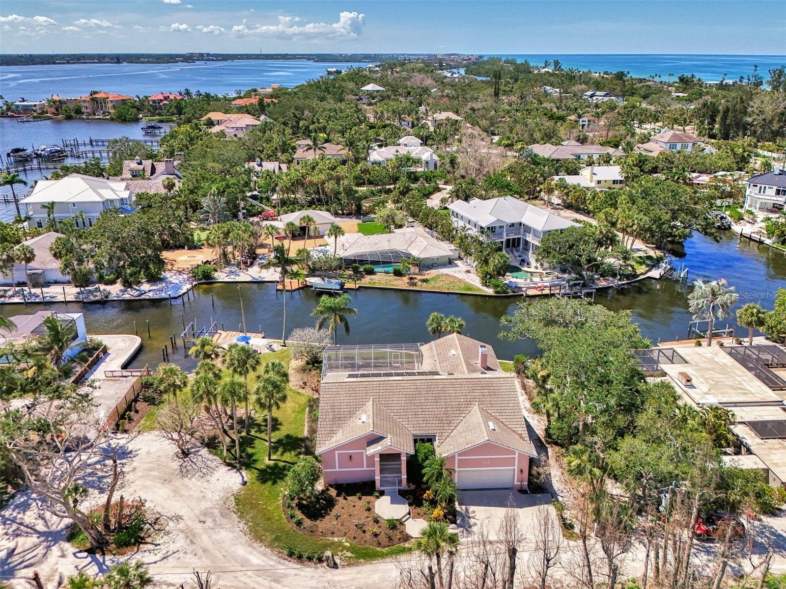 1236 Port Ln, Sarasota, FL 34242