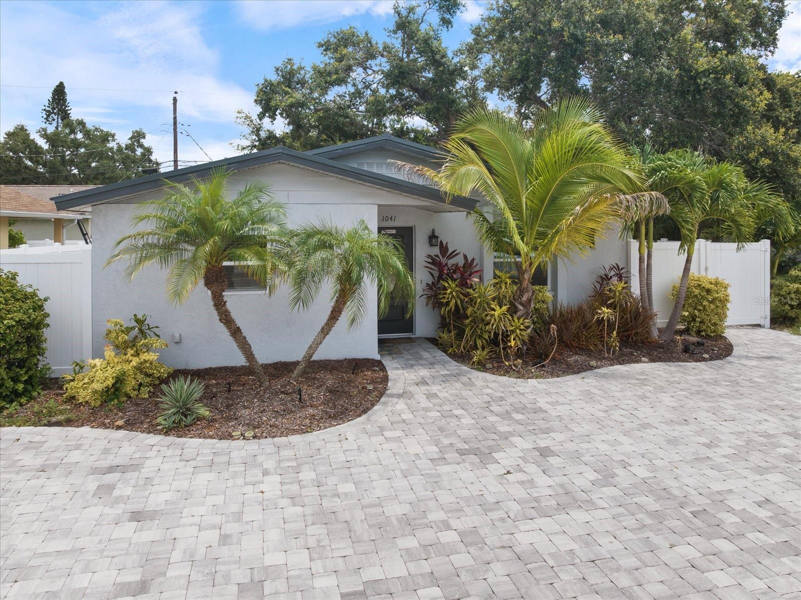 1041 S Tuttle Ave, Sarasota, FL 34237