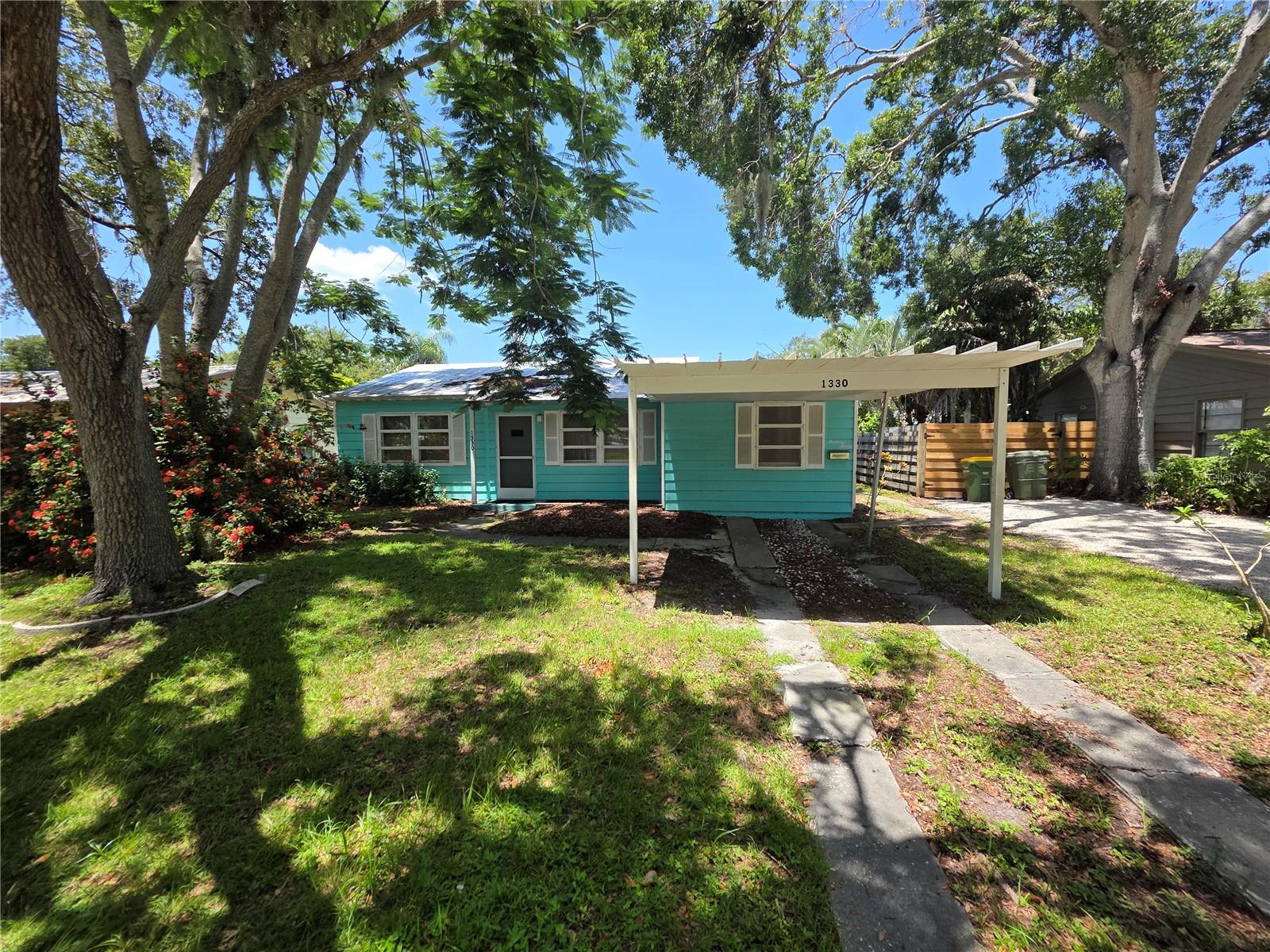 1330 Rhodes Ave, Sarasota, FL 34239