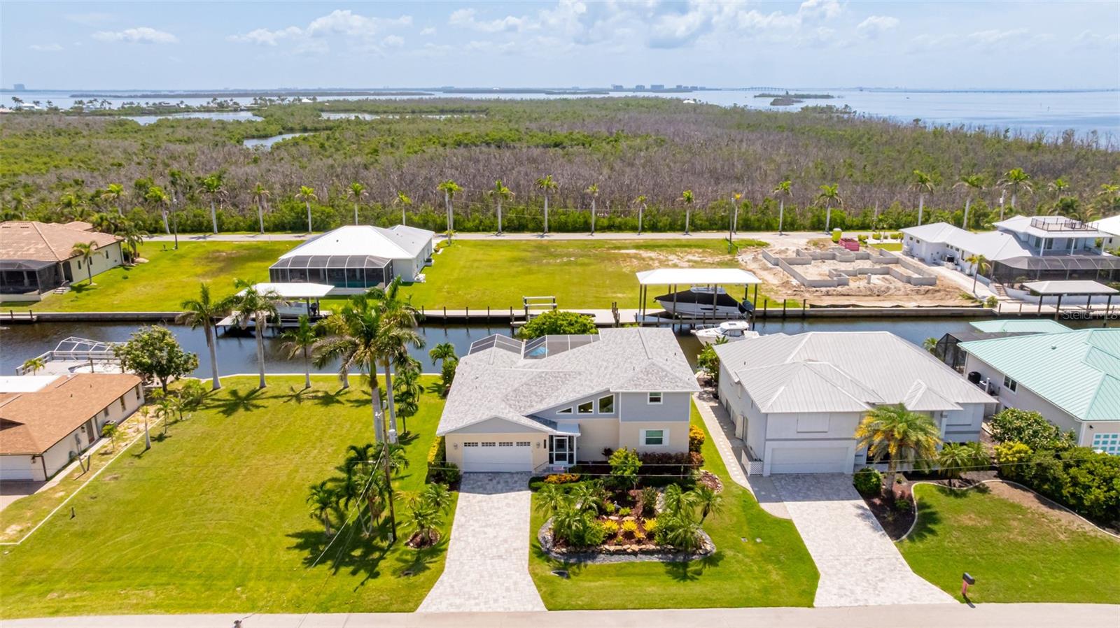 2372 Cherimoya Ln, St James City, FL 33956
