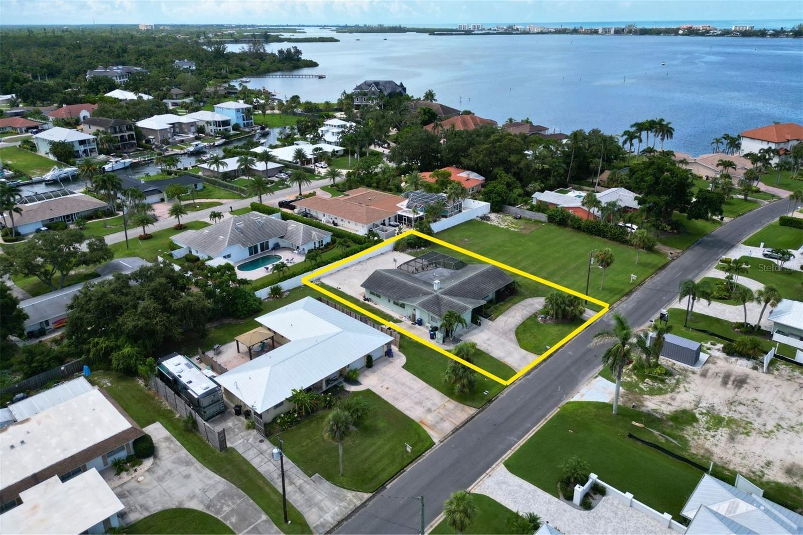 1848 Southpointe Dr, Sarasota, FL 34231