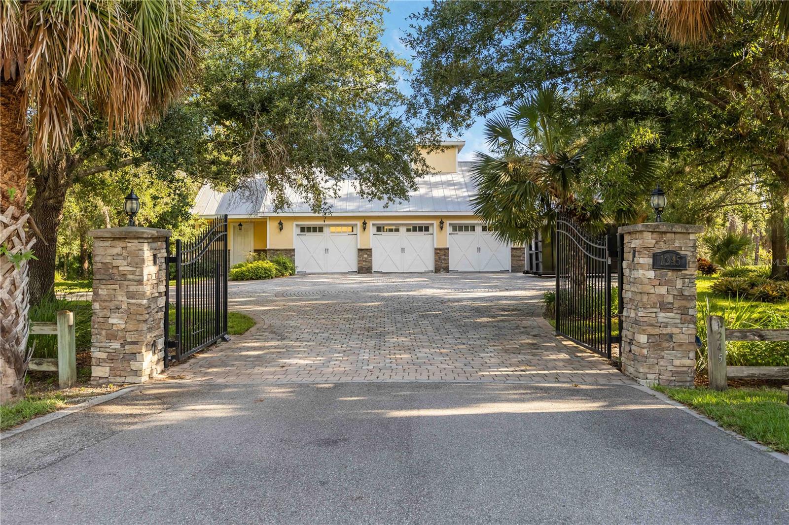 1245 Hanoverian Cir, Nokomis, FL 34275