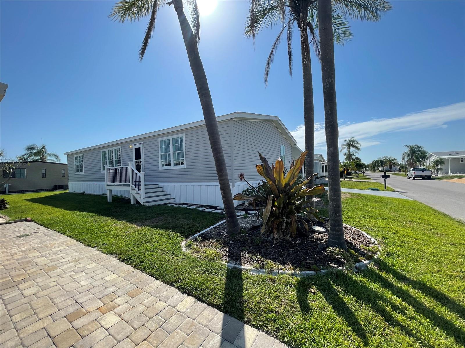 269 Camelot Dr, Nokomis, FL 34275