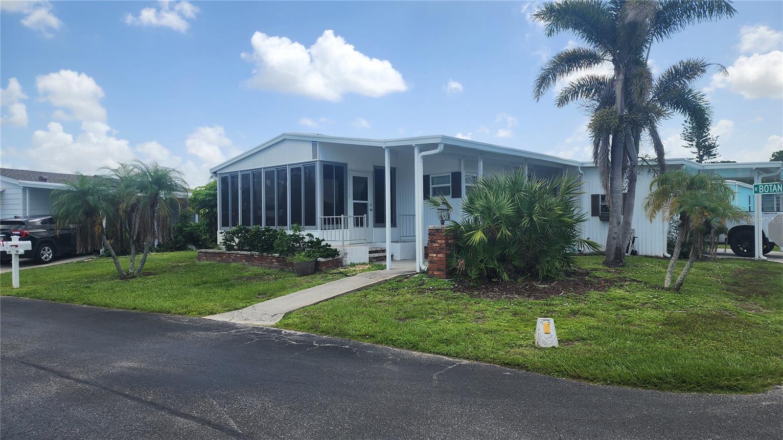 10 S Botany Bay Cir, Englewood, FL 34223