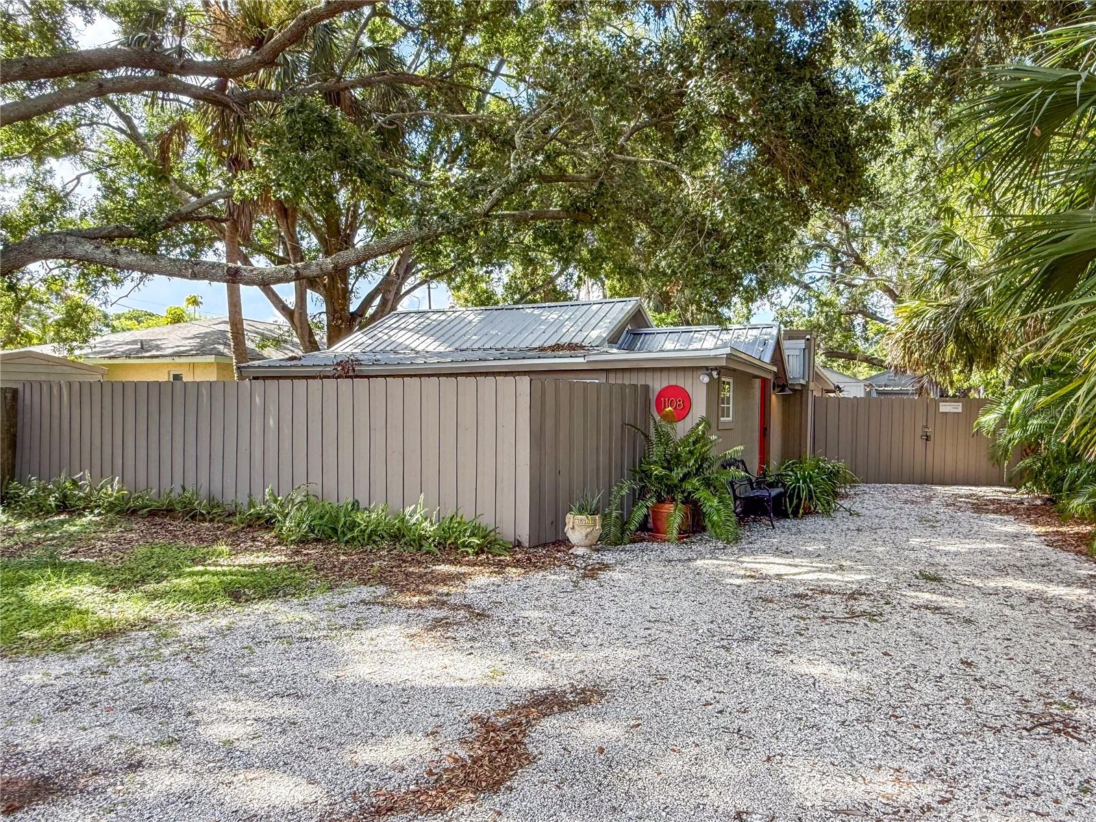 1108 Colleton Dr, Sarasota, FL 34234