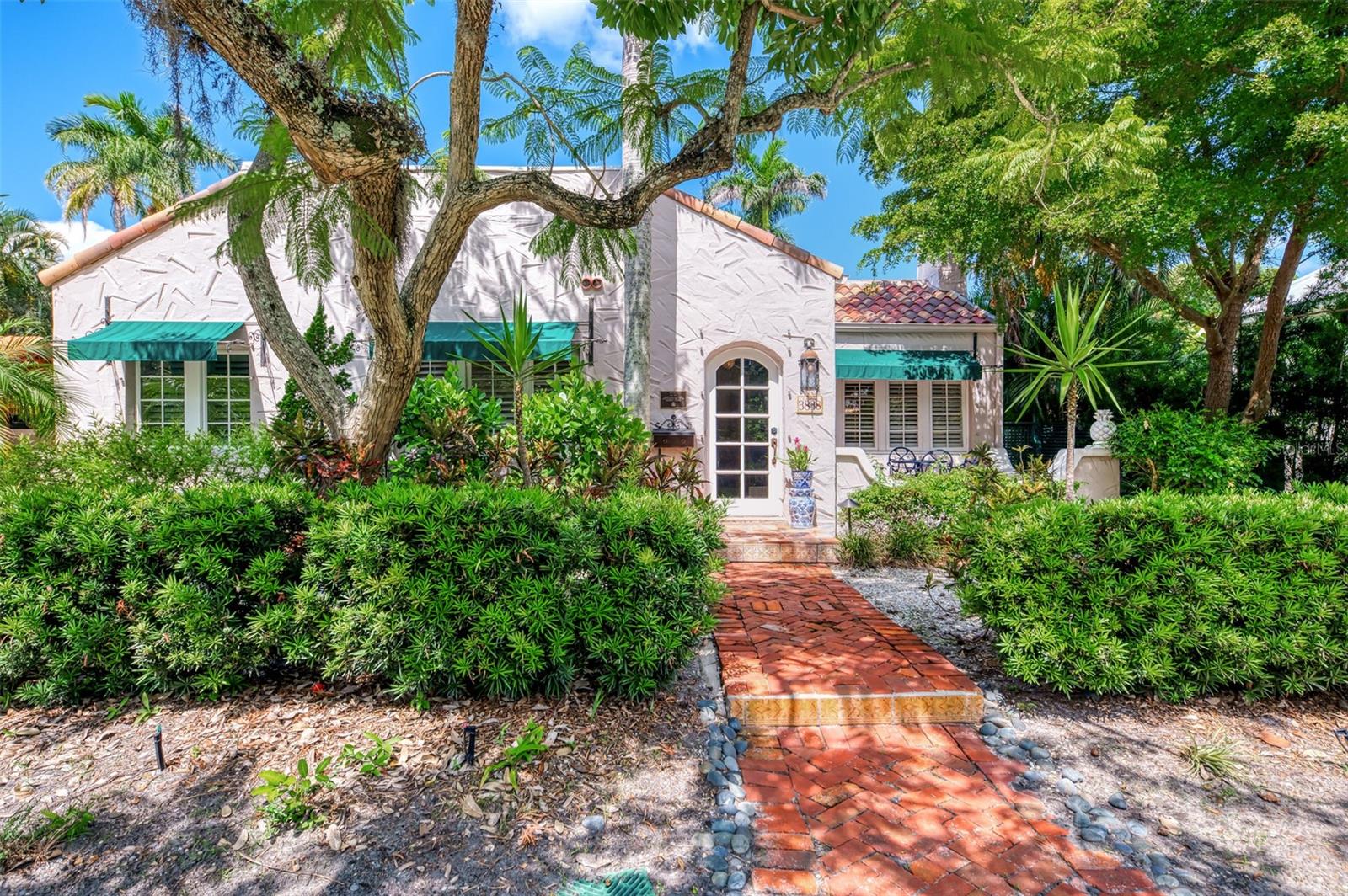 3838 Flores Ave, Sarasota, FL 34239