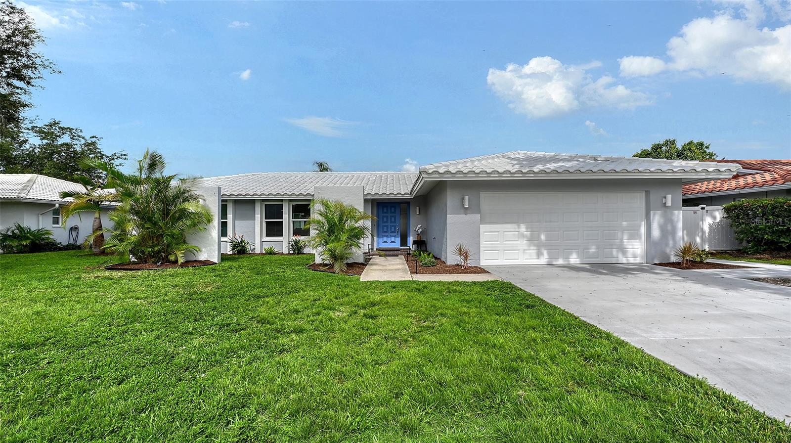 2852 Captiva Dr, Sarasota, FL 34231