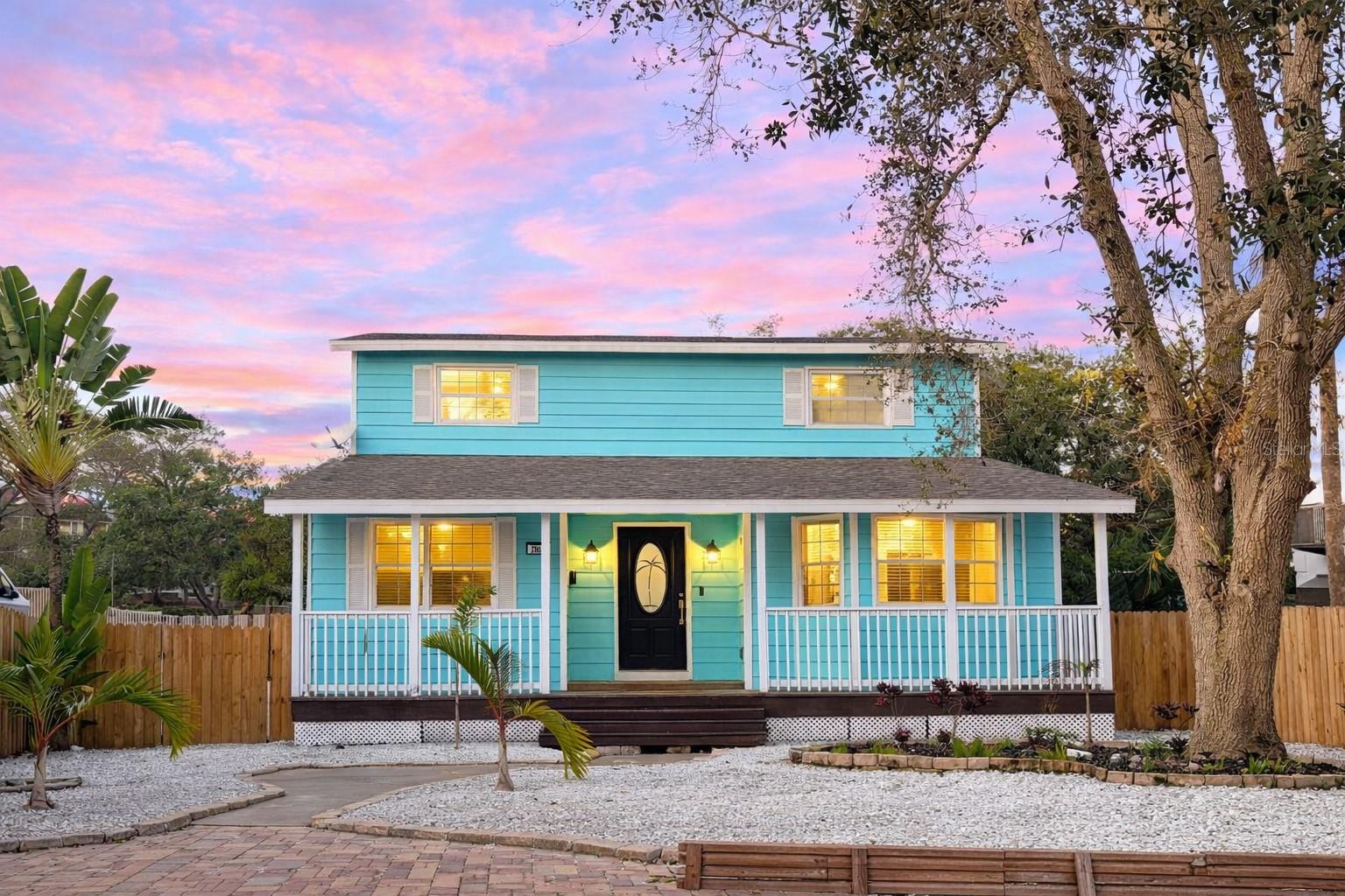 795 Plymouth St, Sarasota, FL 34242