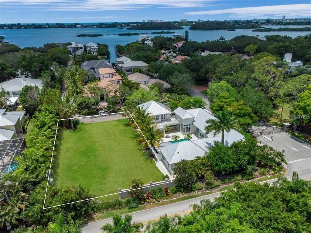 1450 Rebecca Ln, Sarasota, FL 34231