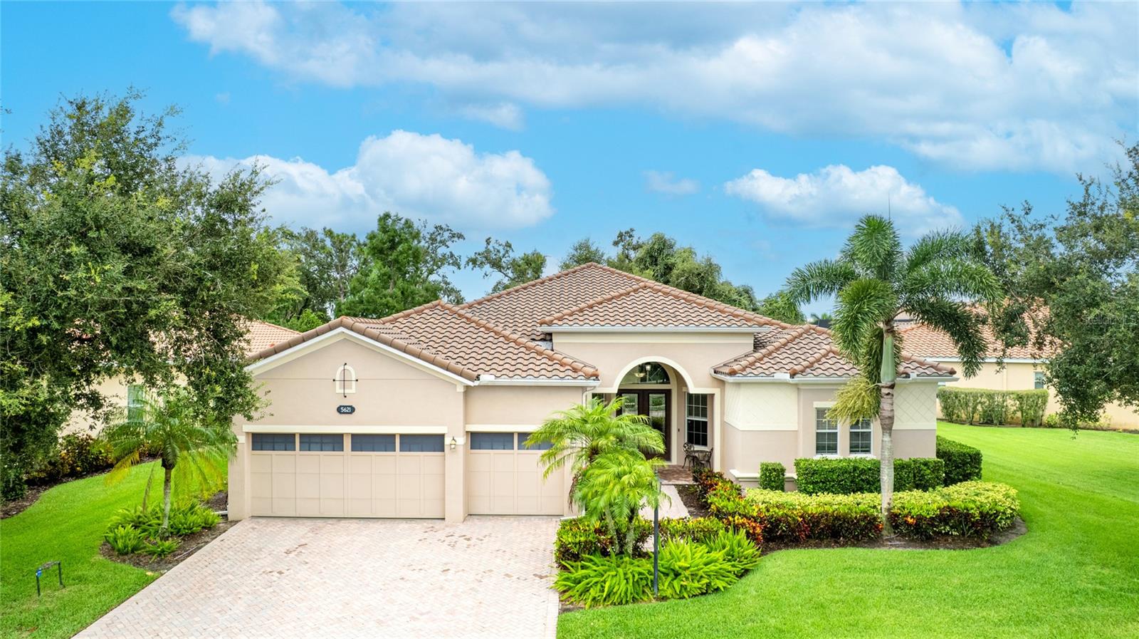 5621 Rock Dove Dr, Sarasota, FL 34241