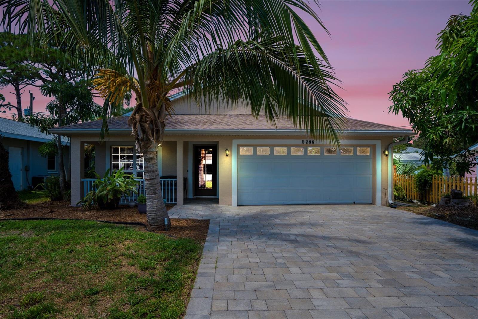1877 Vamo Dr, Sarasota, FL 34231