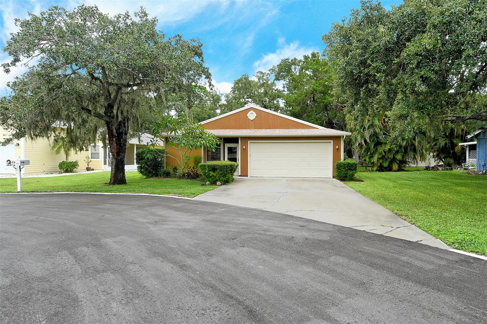 3957 Bearded Oaks Ct Ct, Sarasota, FL 34232