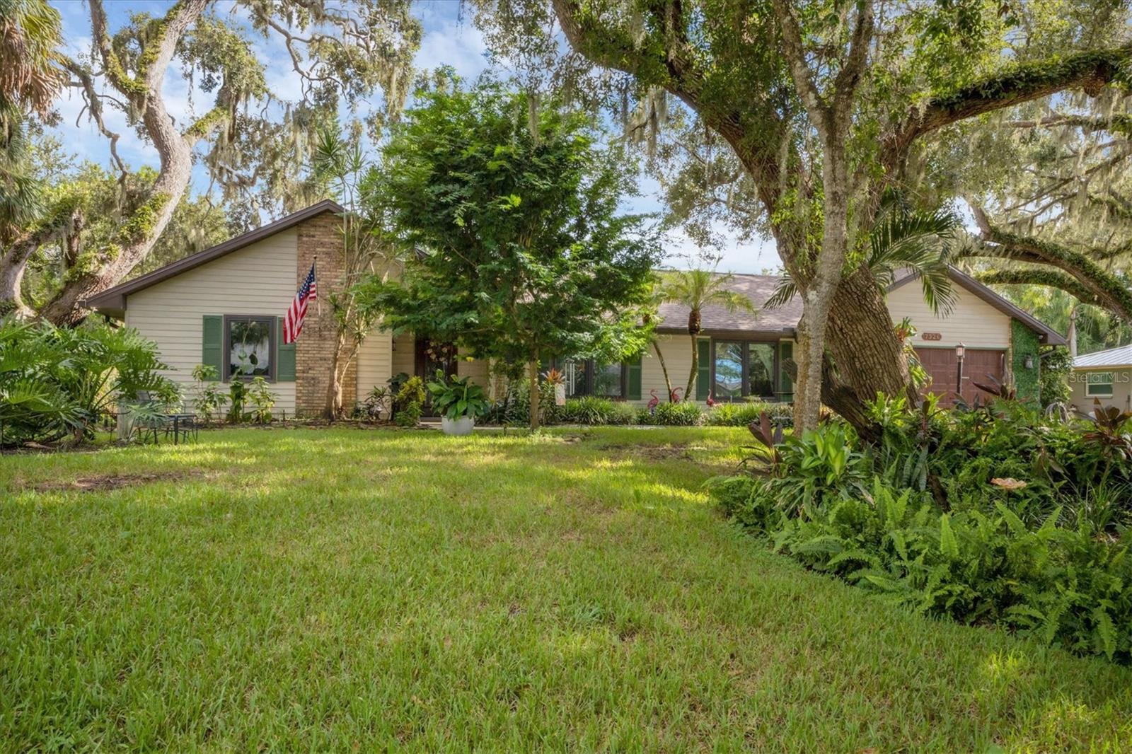 7326 S Leewynn Dr, Sarasota, FL 34240