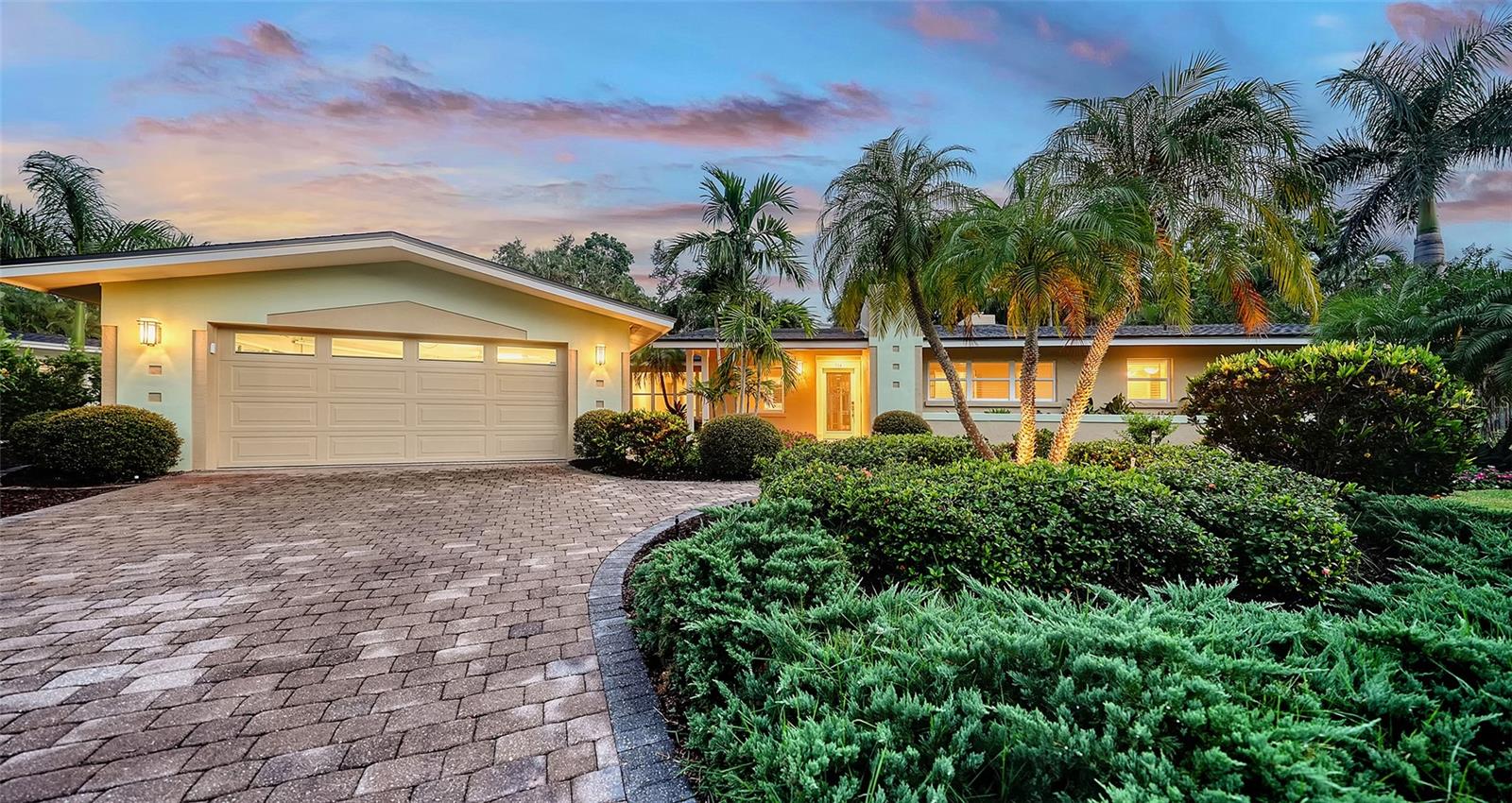 734 Indian Beach Cir, Sarasota, FL 34234