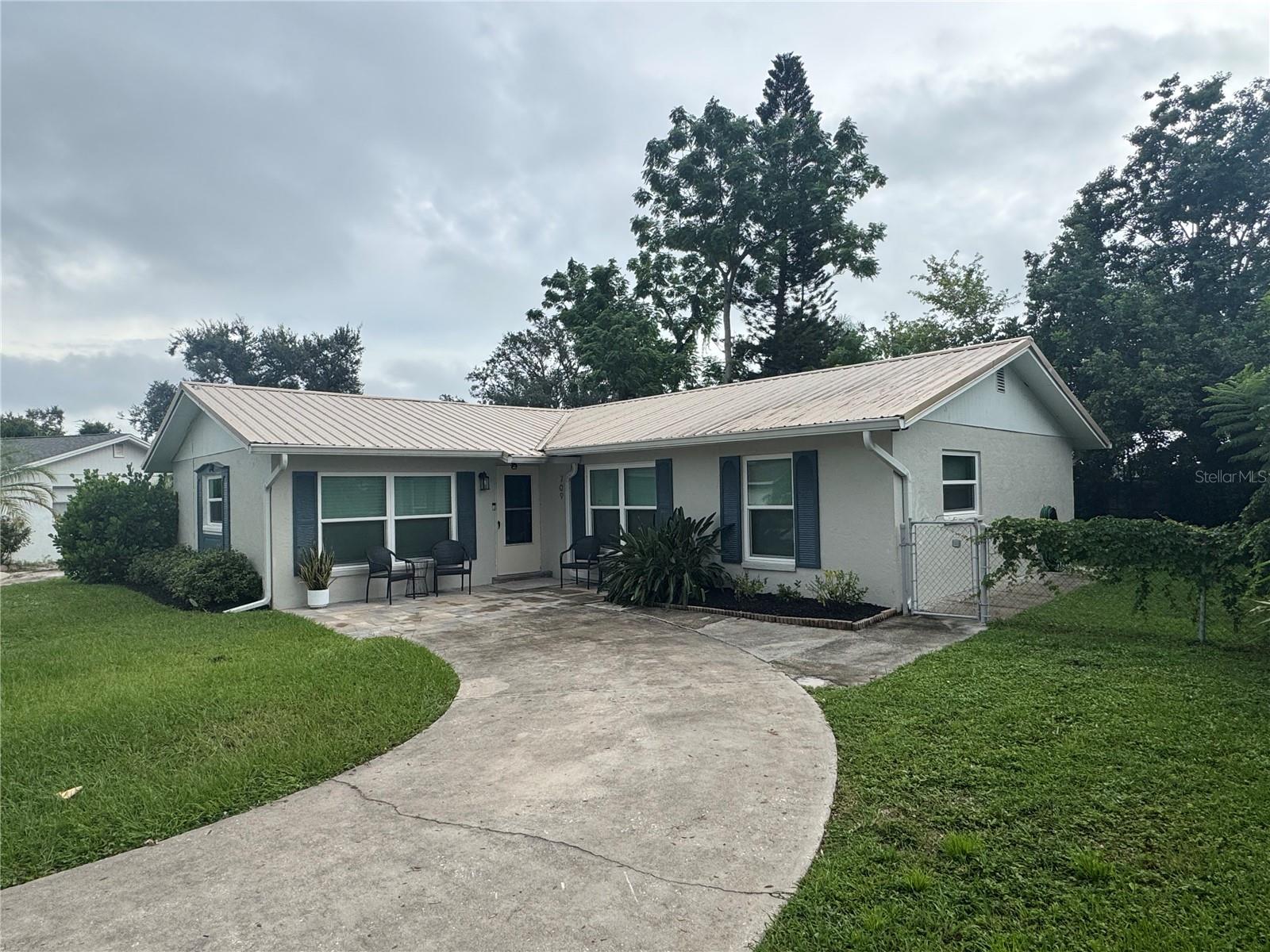 709 Wood Ln, Sarasota, FL 34237