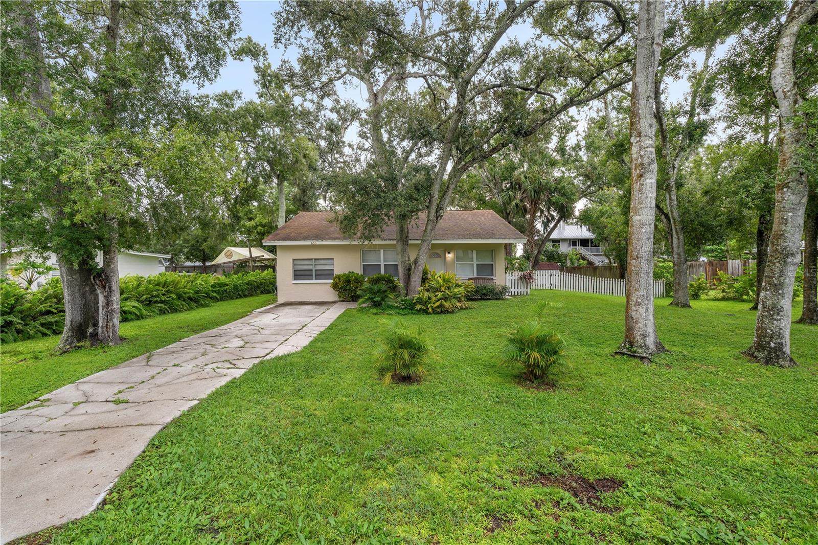 655 Hand Ave, Sarasota, FL 34232