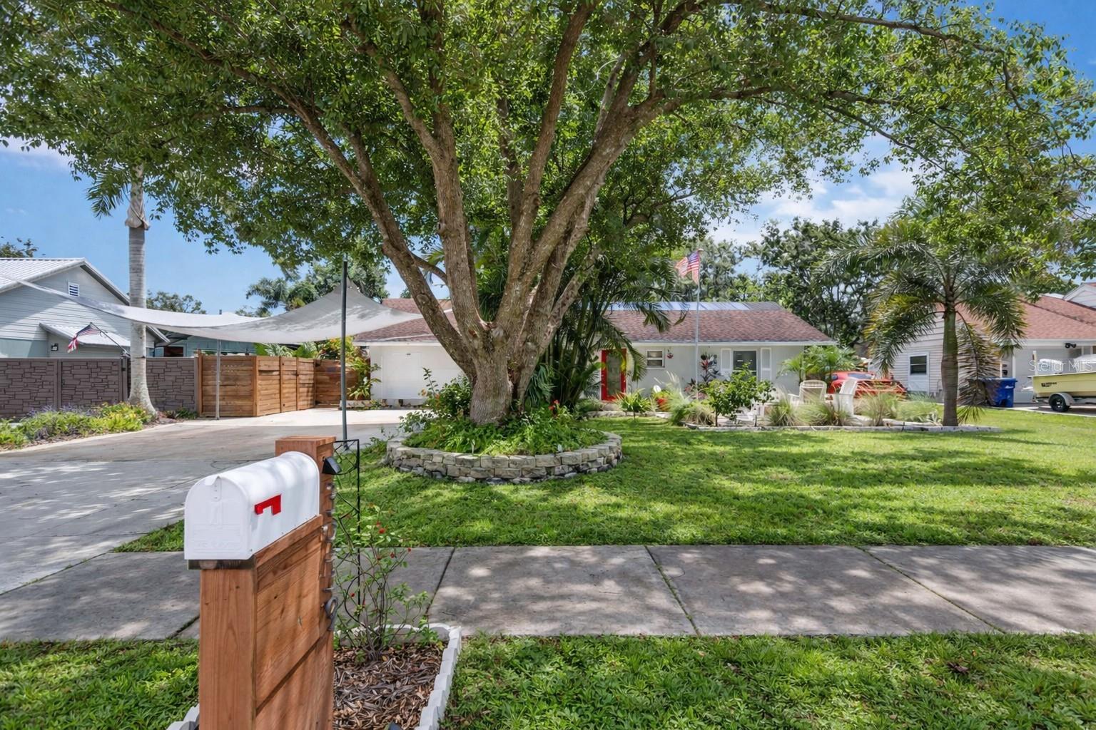 3959 Palau Dr, Sarasota, FL 34241