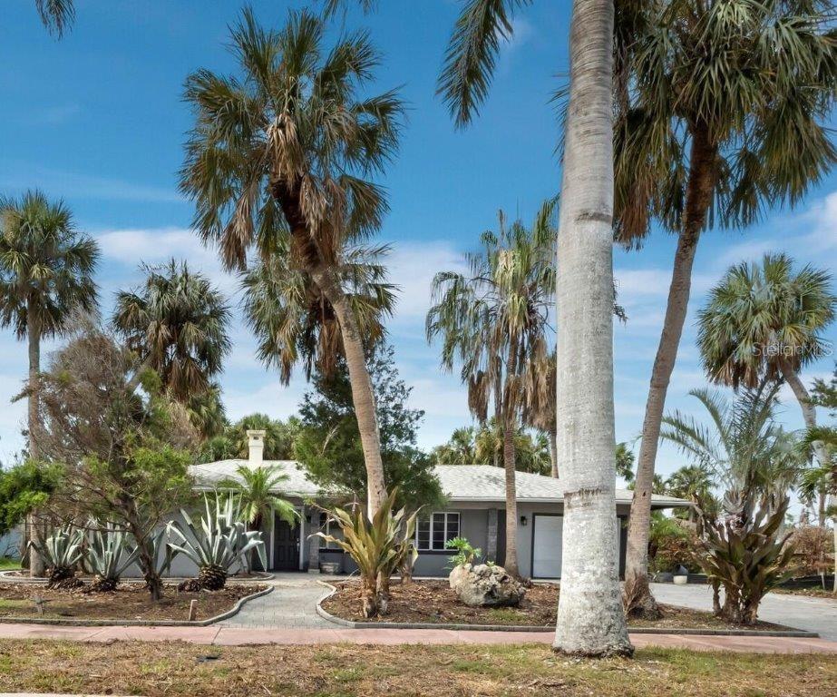 153 N Adams Dr, Sarasota, FL 34236