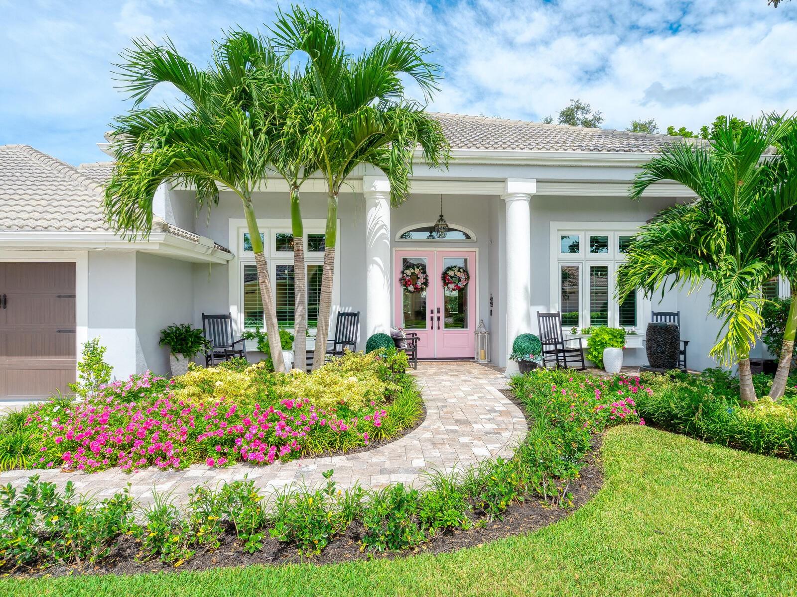 8600 Woodbriar Dr, Sarasota, FL 34238