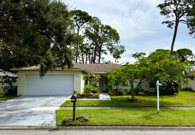 1805 Springwood Dr, Sarasota, FL 34232
