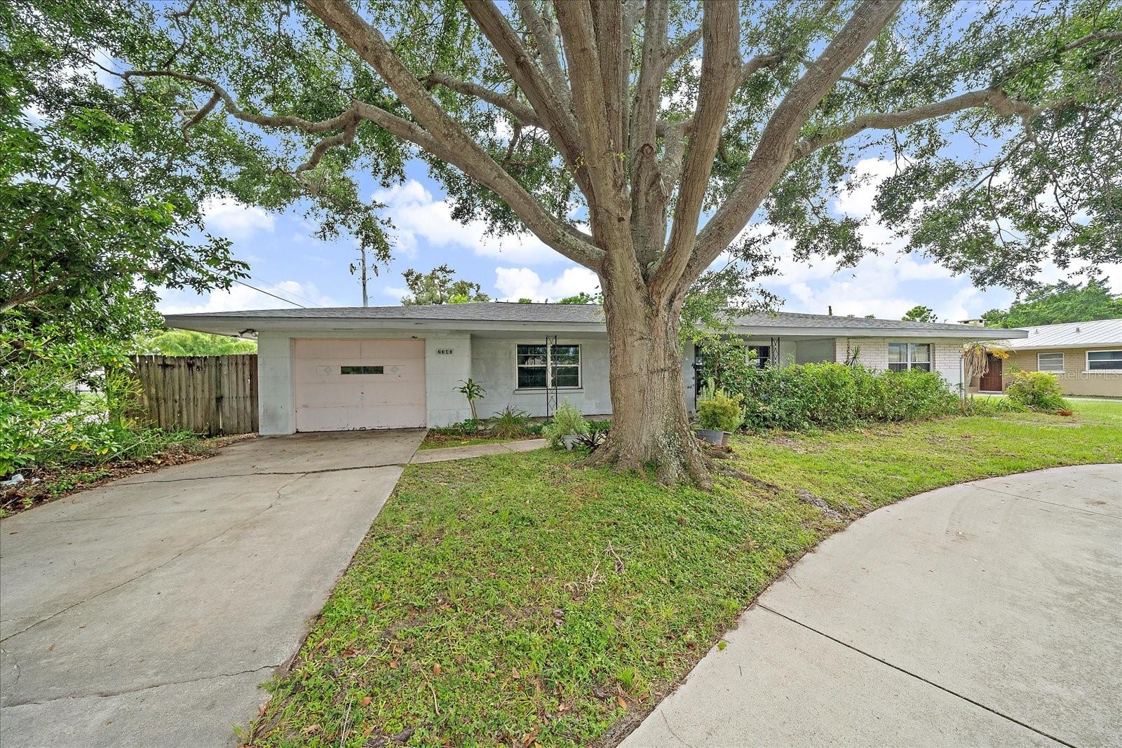 2340 Valencia Dr, Sarasota, FL 34239