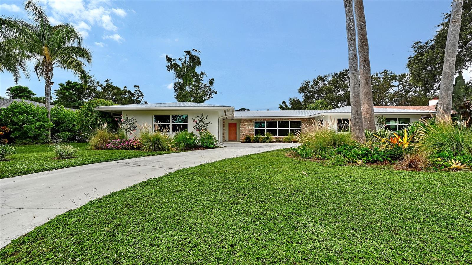 2516 Tanglewood Dr, Sarasota, FL 34239