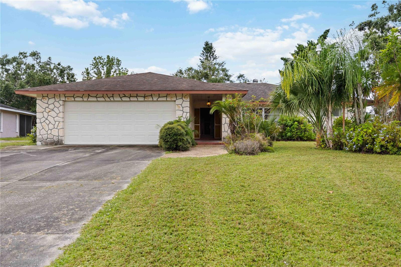 604 W Lake Dr, Sarasota, FL 34232