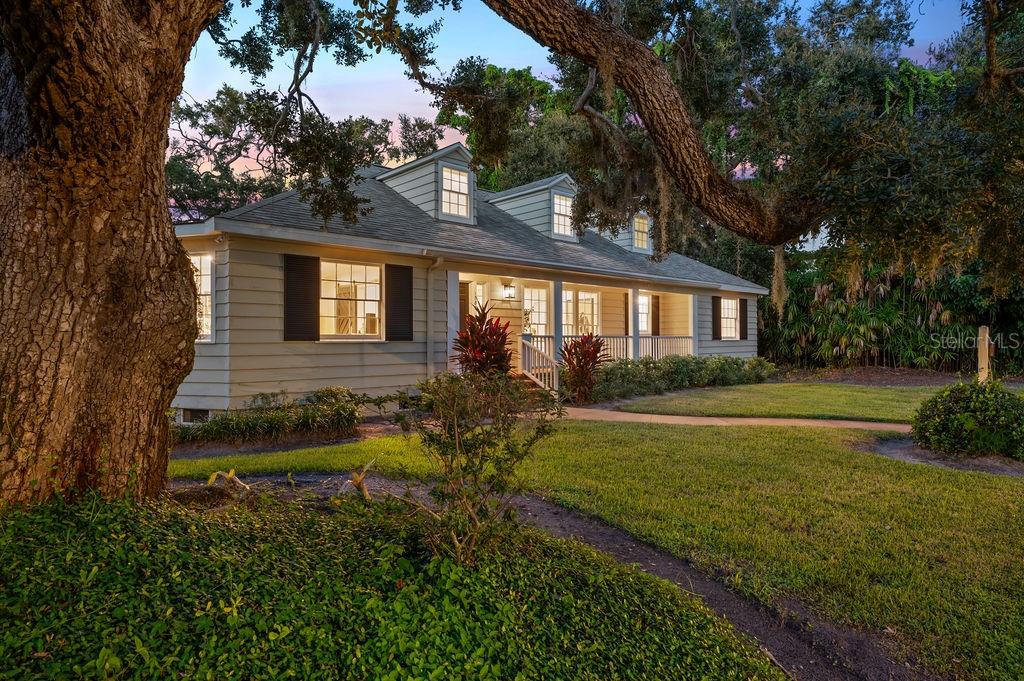 1585 South Dr, Sarasota, FL 34239