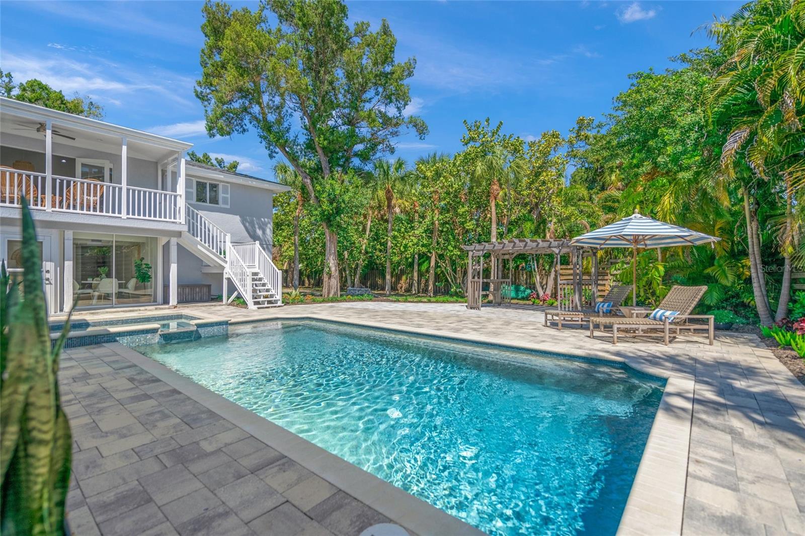 185 Faubel St, Sarasota, FL 34242