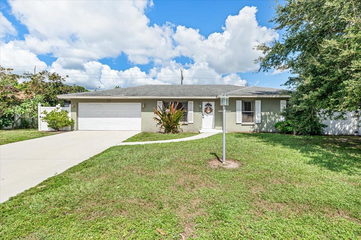 2815 Indianwood Dr, Sarasota, FL 34232