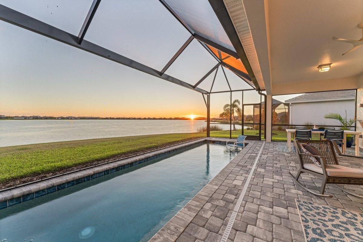 977 Crosswind Ave, Sarasota, FL 34240