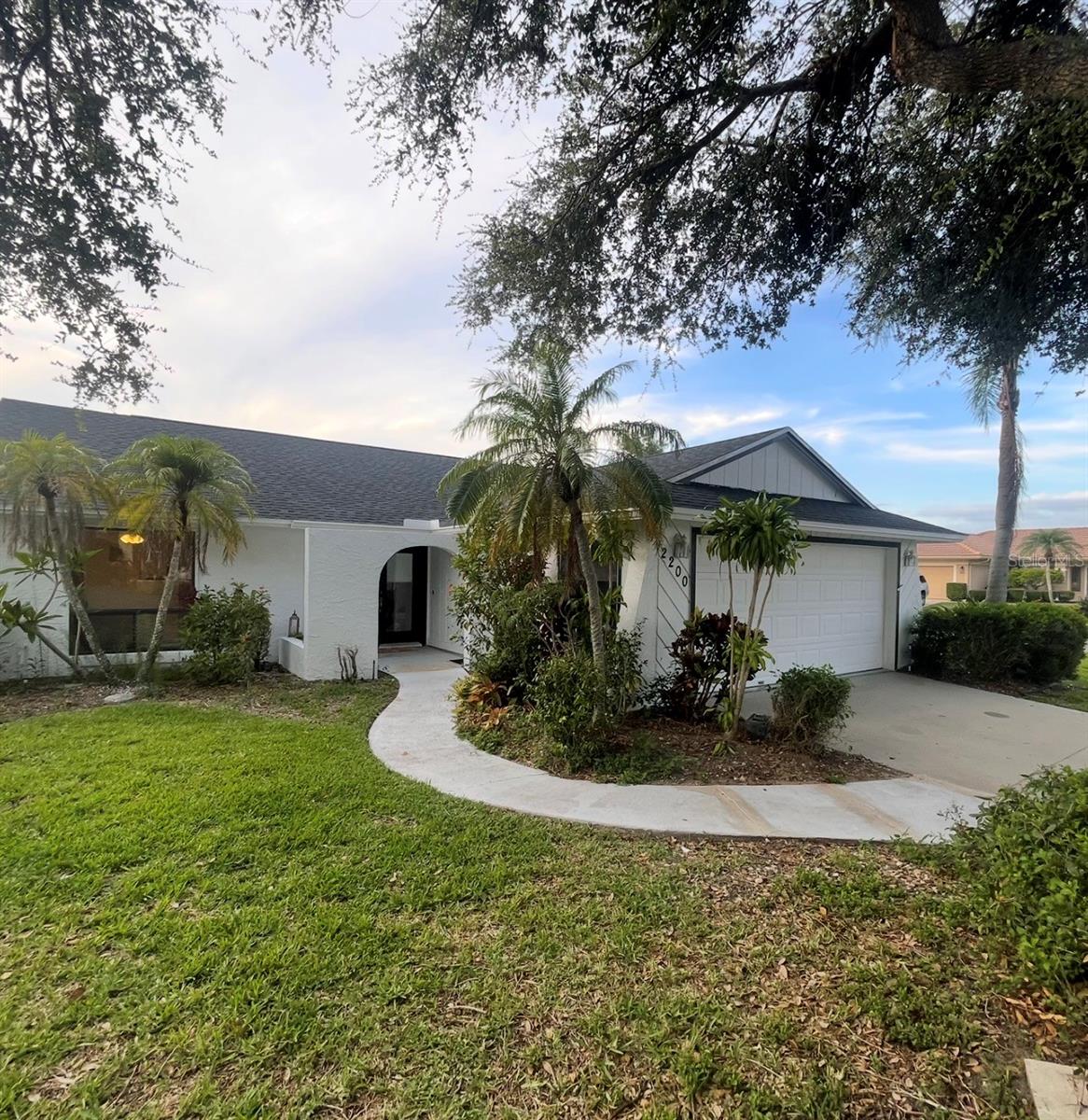 2200 E Village Ct, Venice, FL 34293