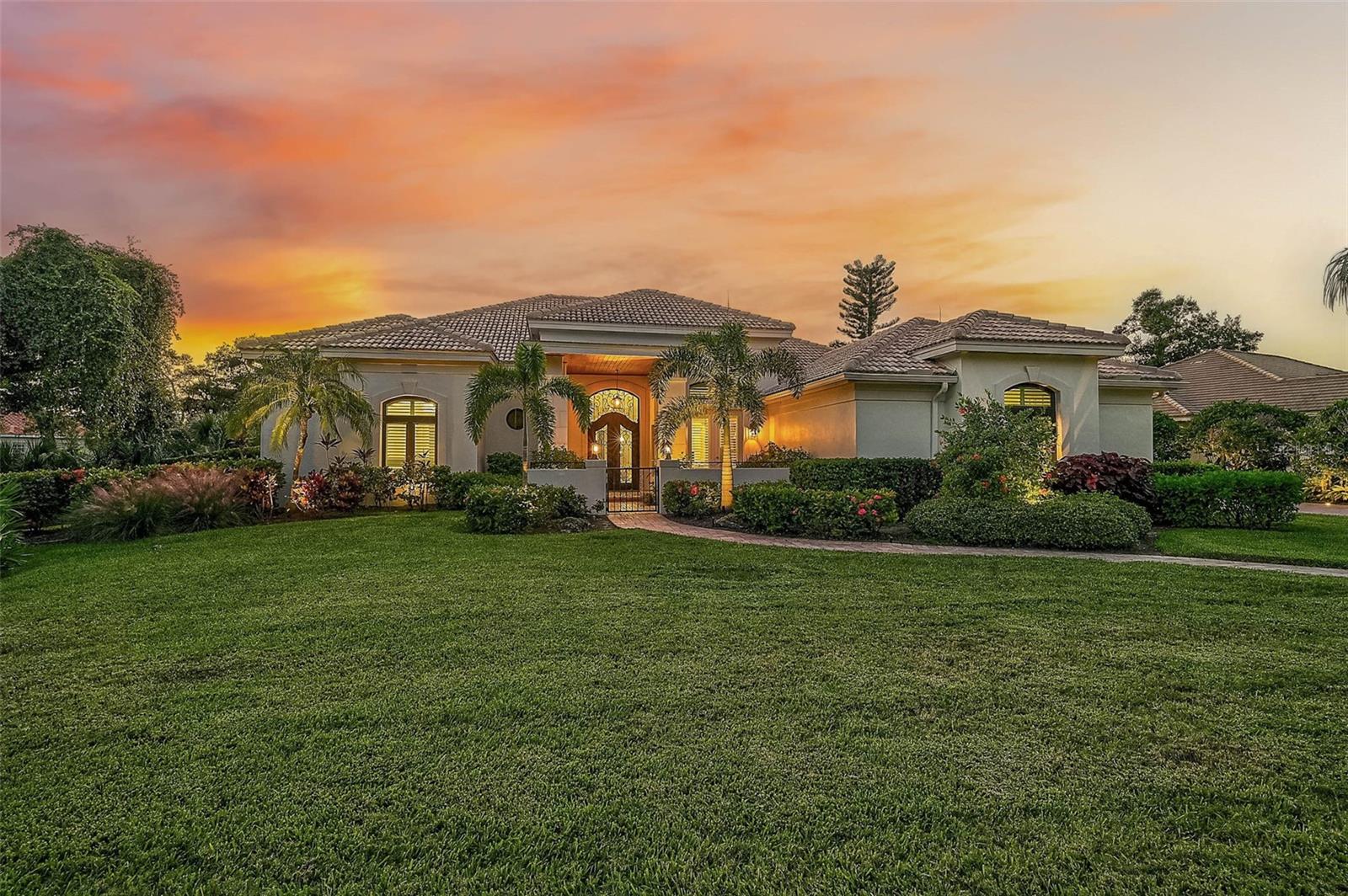 889 Macewen Dr, Osprey, FL 34229