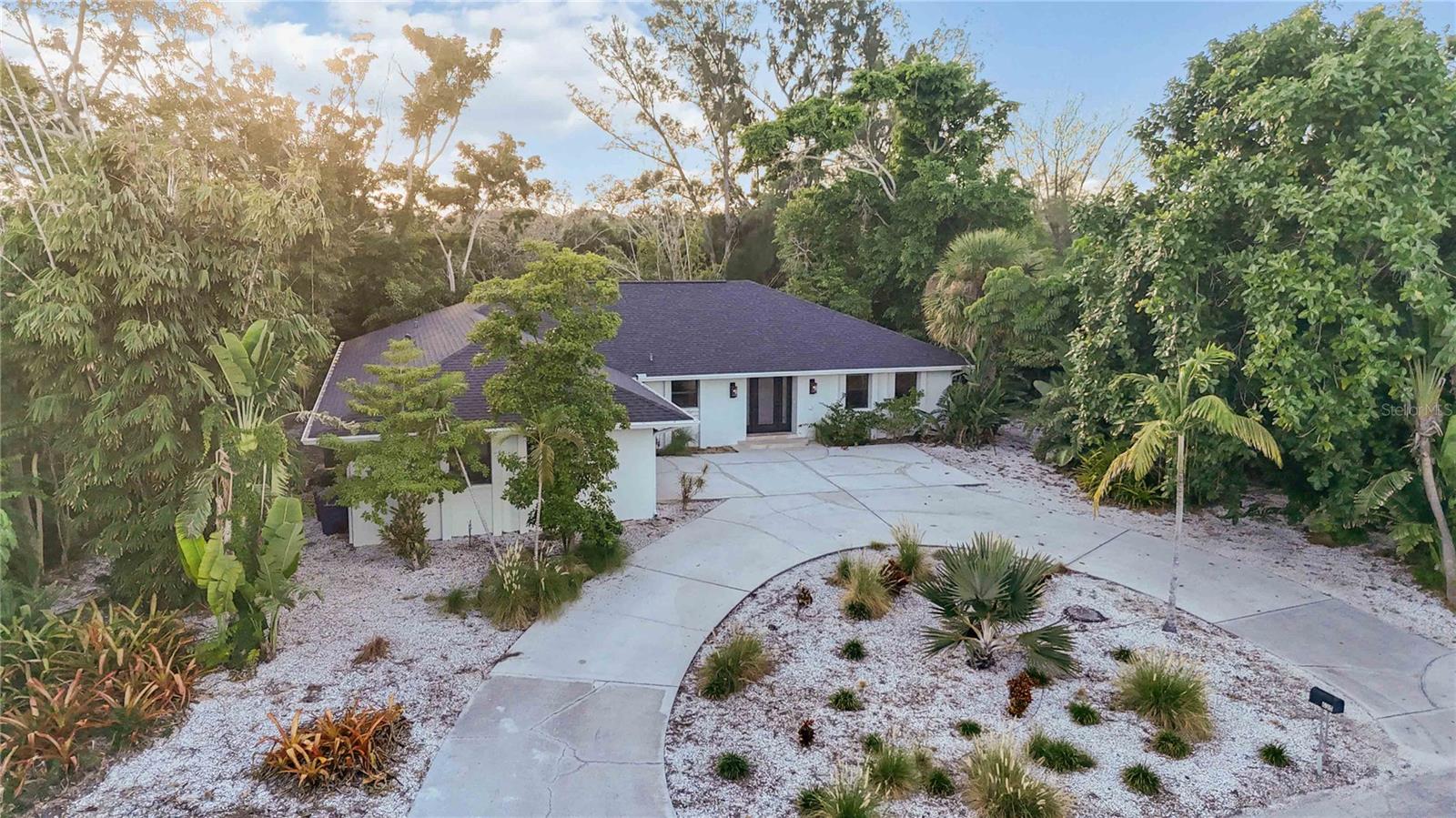635 Tropical Cir, Sarasota, FL 34242