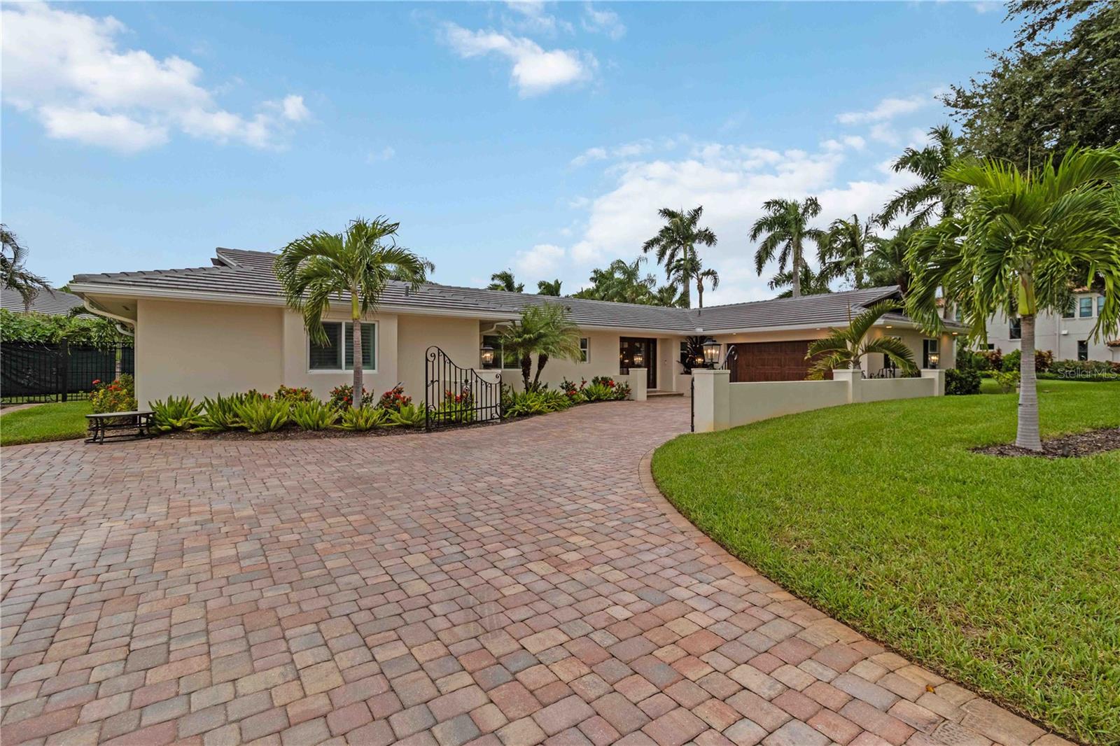 499 Partridge Cir, Sarasota, FL 34236