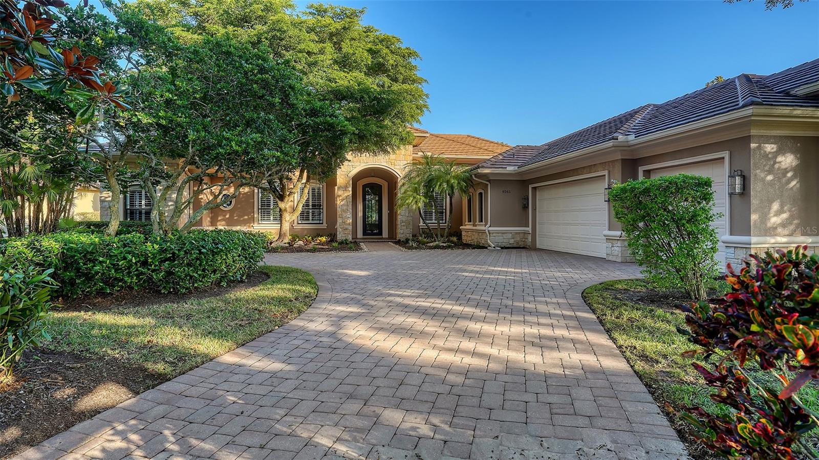 9261 Mcdaniel Ln, Sarasota, FL 34240