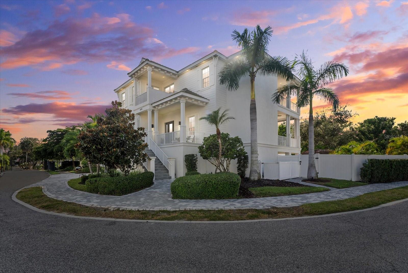6925 Bochi Cir, Sarasota, FL 34242