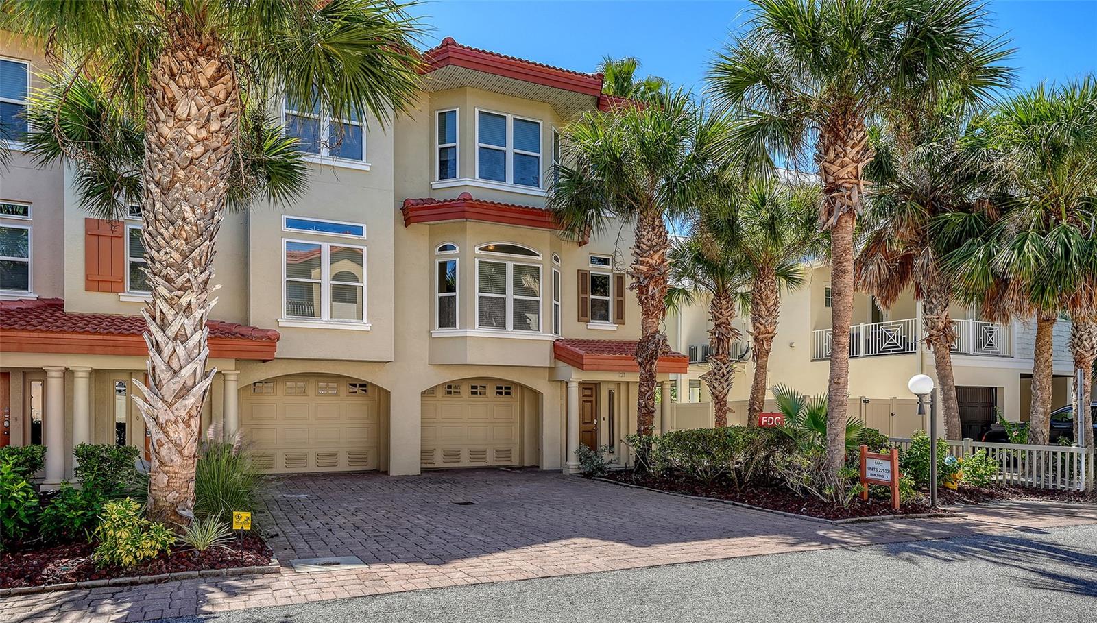 221 17th St N, Bradenton Beach, FL 34217