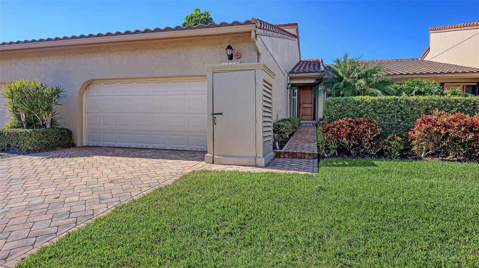 2367 Harbour Oaks Dr, Longboat Key, FL 34228
