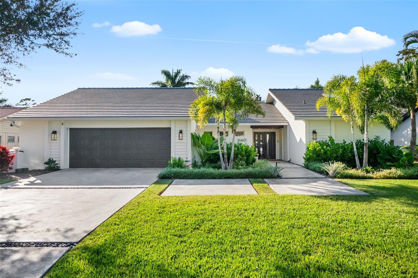 1660 Pine Harrier Cir, Sarasota, FL 34231