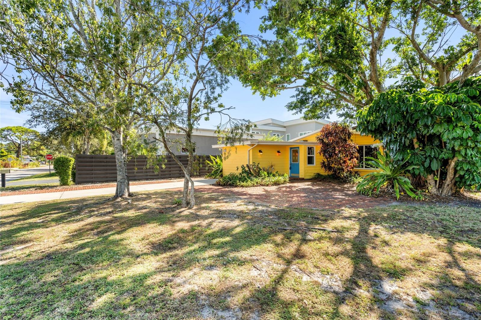 2380 Bay St, Sarasota, FL 34237