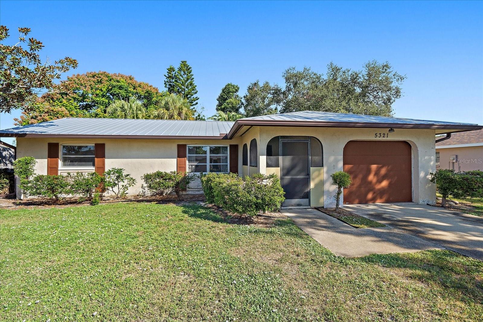 5321 Foxwood Dr, Sarasota, FL 34232