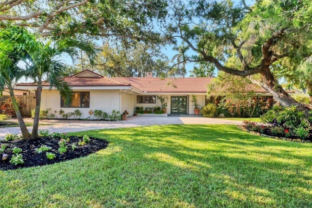 1610 S Lake Shore Dr, Sarasota, FL 34231