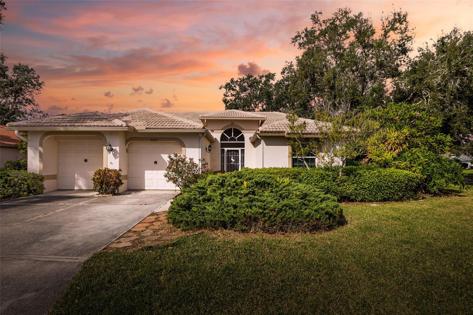 9523 Knightsbridge Cir, Sarasota, FL 34238
