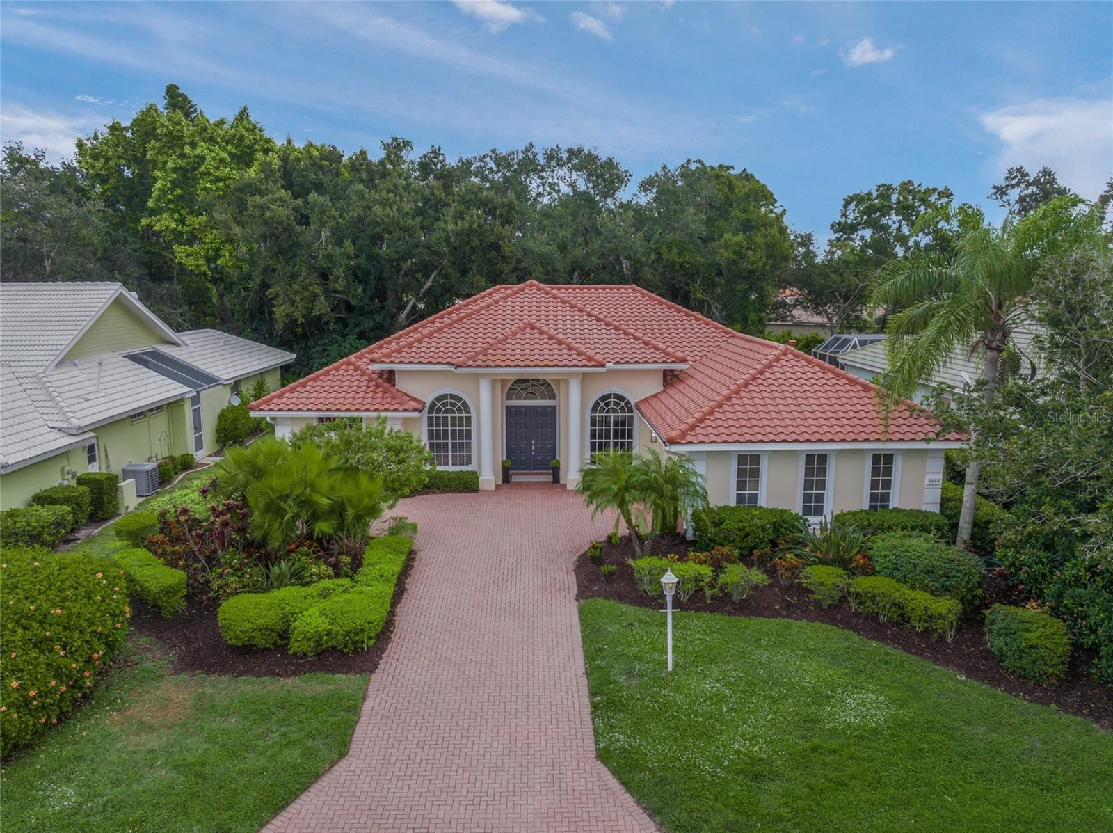 6660 Saint James Xing, University Park, FL 34201