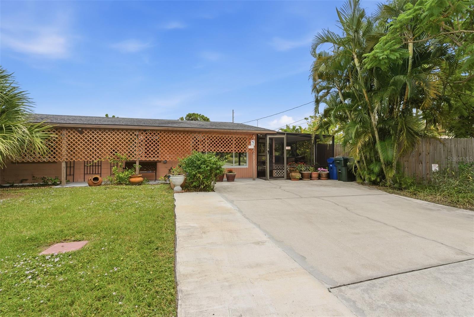 857 Palmetto St, Englewood, FL 34223