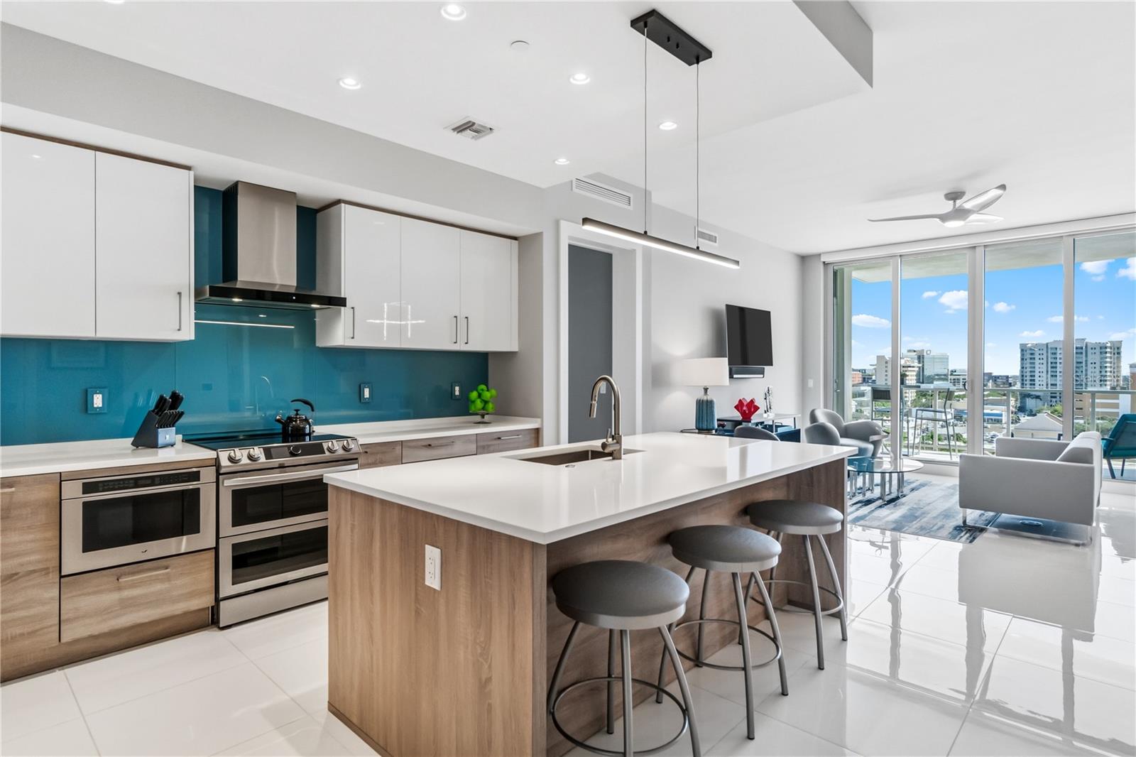 111 S Pineapple Ave #905, Sarasota, FL 34236